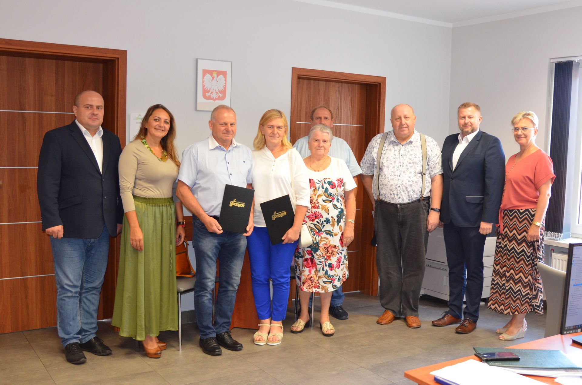 starości wraz przedstawicielami wladz